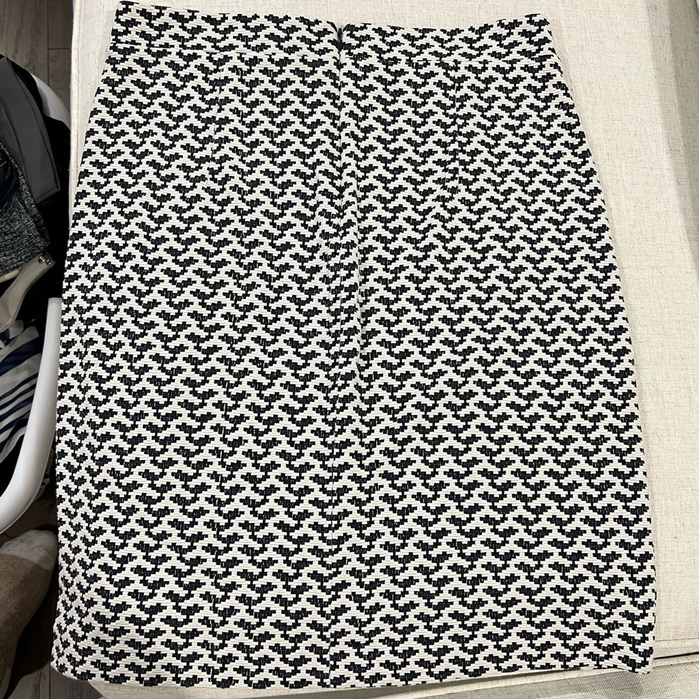 Banana republic blue and white pencil skirt